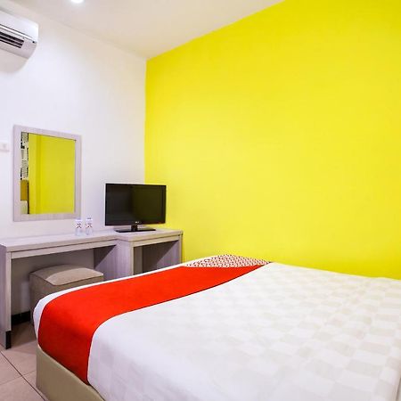 Oyo 119 Belvena Hotel Giacarta Esterno foto