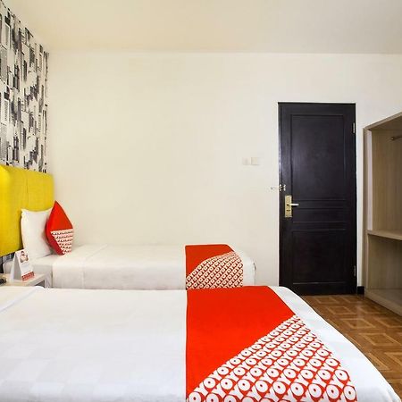 Oyo 119 Belvena Hotel Giacarta Esterno foto